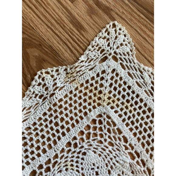 Vintage Embroidered Crocheted Table Runners And Matching Doily - Picture 8 of 8